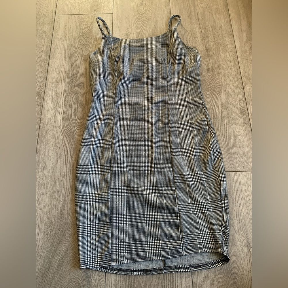 Lilian woman’s bodycon plaid dress used in good condition